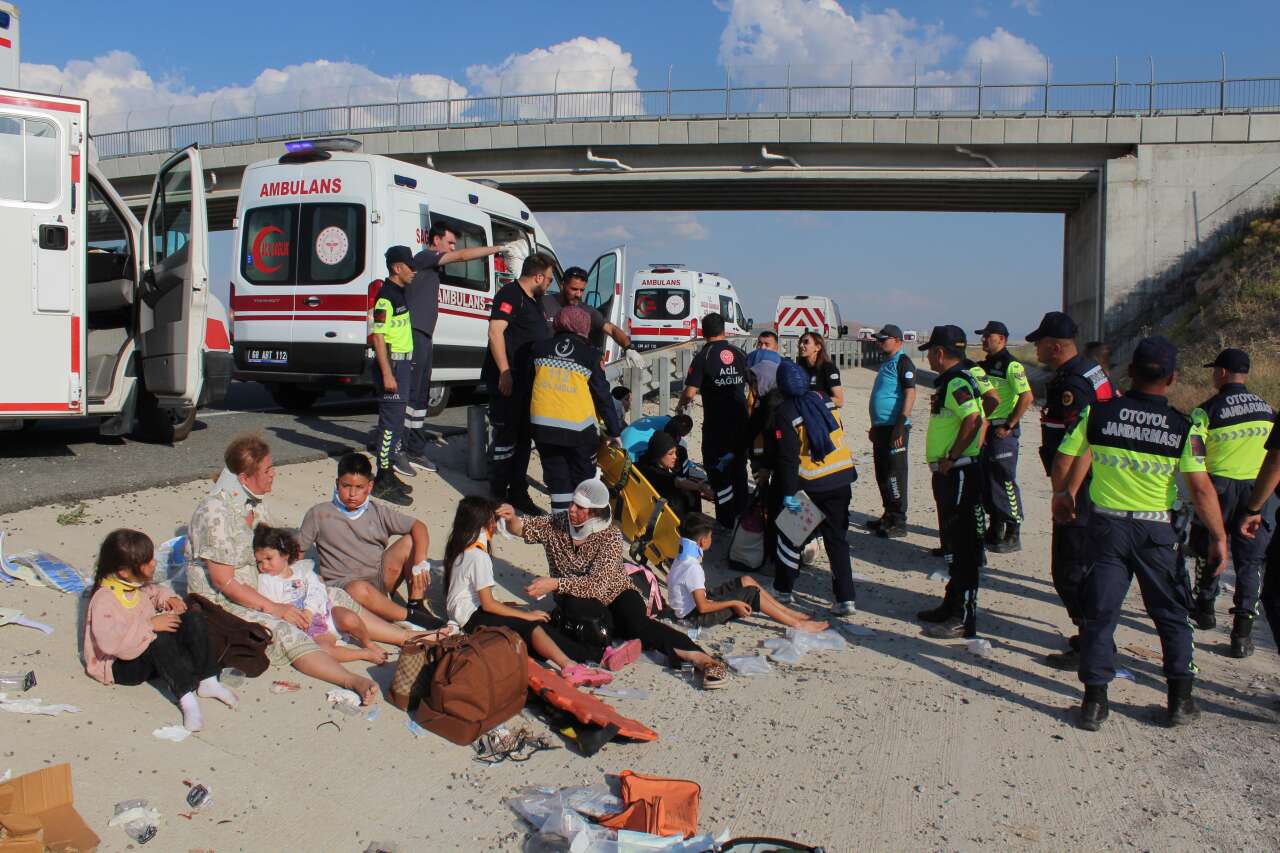 44 kişinin yaralandığı otobüs kazasından acı haber! Geride son kare kaldı 1